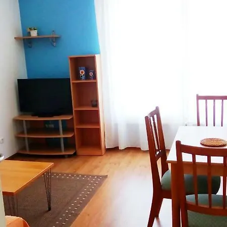 Komunela * Umag